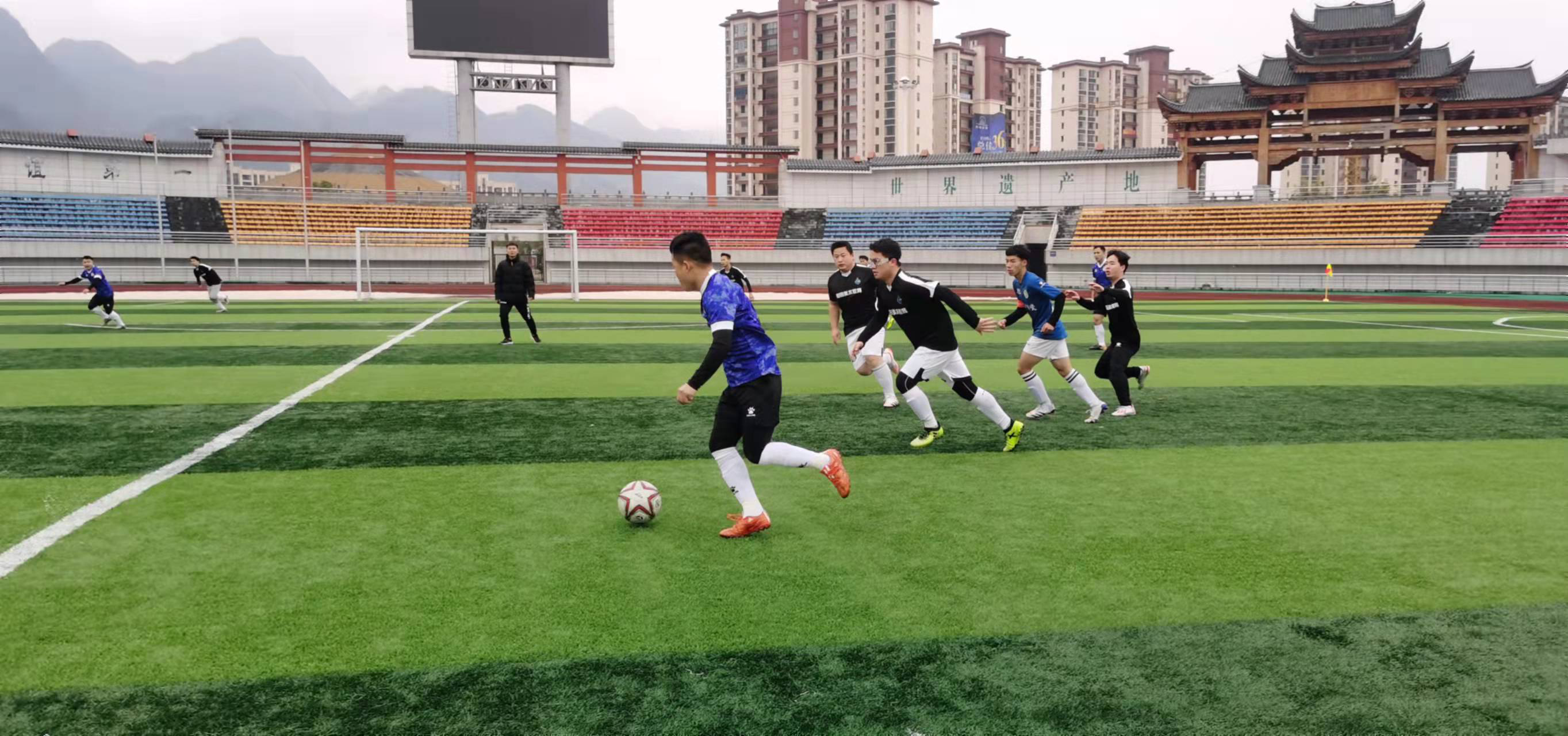 还是背后有 还是背后有